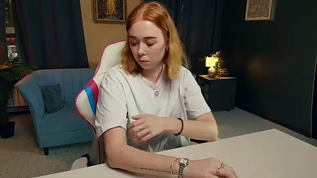 Snapshot of AddieOsler chatting on November 19, 2025, 7:47 pm AddieOsler online show from November 19, 2025, 7:47 pm