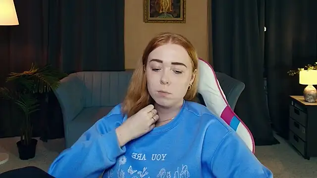 Snapshot of AddieOsler chatting on December 17, 2025, 8:47 pm AddieOsler online show from December 17, 2025, 8:47 pm