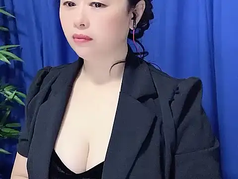 yaoyao22678 online show from November 3, 2025, 2:06 am