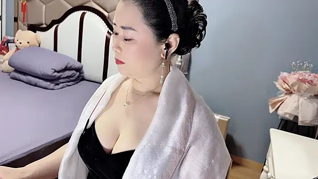 yaoyao22678 online show from April 21, 2026, 2:14 am