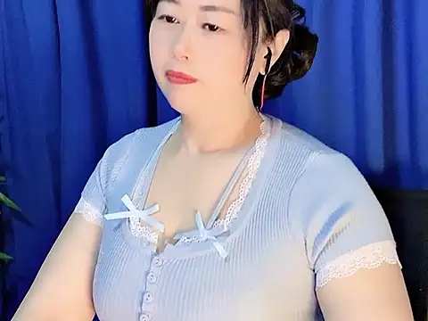 yaoyao22678 online show from December 2, 2025, 2:45 am