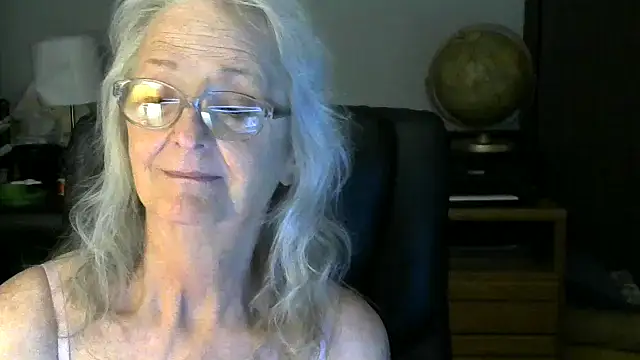 JoleneDelacroix online show from November 21, 2025, 4:22 am