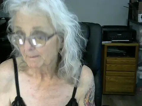 JoleneDelacroix online show from December 22, 2025, 4:56 am