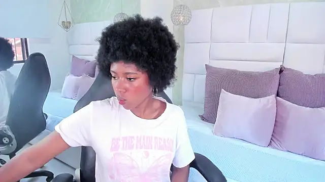 Snapshot of violeta_ruizz chatting on November 18, 2025, 5:38 pm violeta ruizz online show from November 18, 2025, 5:38 pm