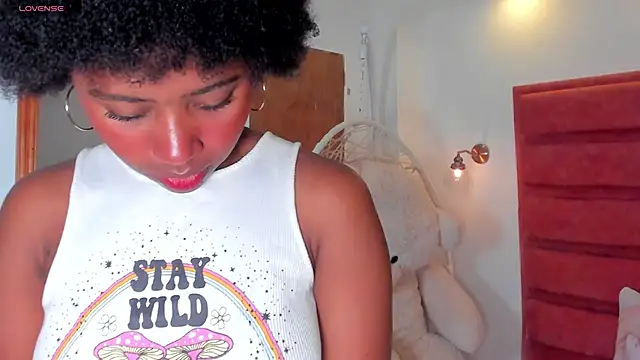 Snapshot of violeta_ruizz chatting on November 6, 2025, 12:20 pm violeta ruizz online show from November 6, 2025, 12:20 pm