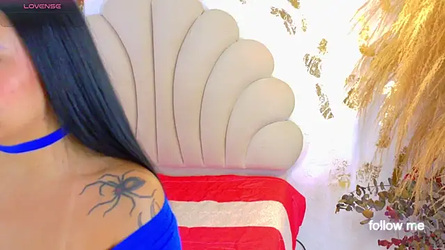 Snapshot of HellemMonet chatting on December 4, 2025, 7:35 pm HellemMonet online show from December 4, 2025, 7:35 pm