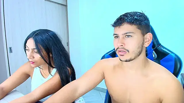 Snapshot of sophia_and_alex chatting on October 29, 2025, 12:20 am sophia and alex online show from October 29, 2025, 12:20 am