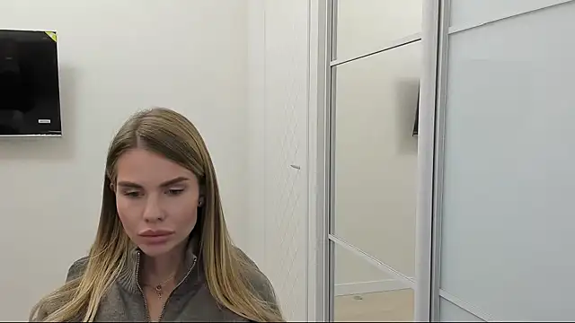 LinaBey online show from October 30, 2025, 3:20 pm