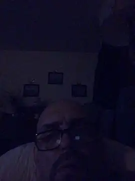 Snapshot of meatzzzzzz chatting on April 5, 2026, 9:27 am meatzzzzzz online show from April 5, 2026, 9:27 am