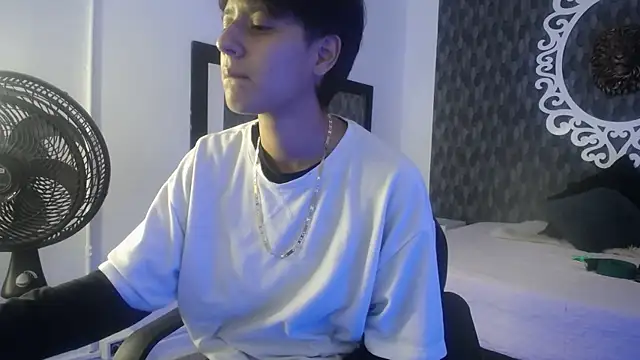 Ghost  Girl  online show from November 2, 2025, 1:32 am