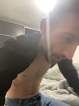 Dondeloquieras4 online show from February 26, 2026, 11:49 pm