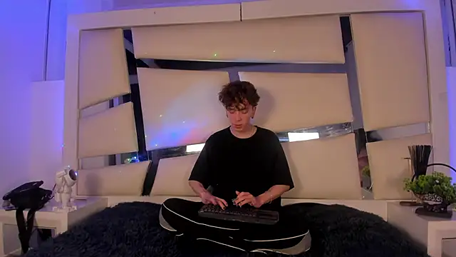 Snapshot of Genesis_ask chatting on November 29, 2025, 12:44 am Genesis ask online show from November 29, 2025, 12:44 am