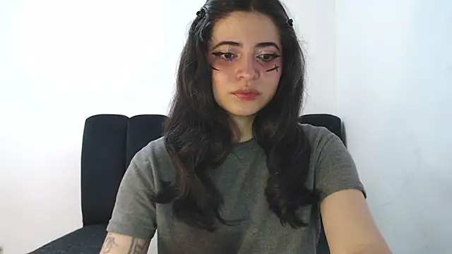 Snapshot of Annagoth_ chatting on June 24, 2026, 10:51 pm Annagoth online show from June 24, 2026, 10:51 pm