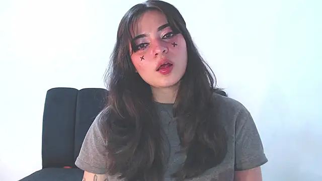 Snapshot of Annagoth_ chatting on July 7, 2026, 2:03 am Annagoth online show from July 7, 2026, 2:03 am