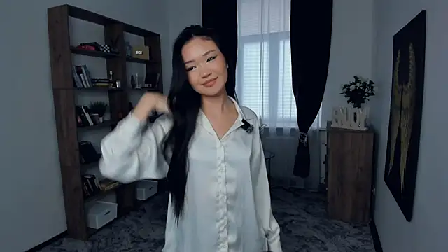 Snapshot of OnieClose chatting on December 2, 2025, 8:38 am OnieClose online show from December 2, 2025, 8:38 am