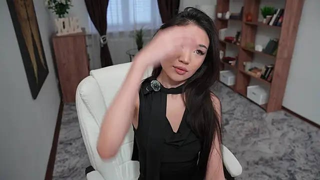 Snapshot of OnieClose chatting on December 5, 2025, 7:51 am OnieClose online show from December 5, 2025, 7:51 am