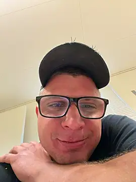 PolishBoy1995 online show from November 5, 2025, 1:47 pm