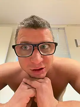 PolishBoy1995 online show from November 12, 2025, 1:59 pm