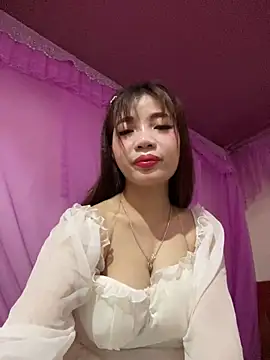 Snapshot of Zlienr023 chatting on October 29, 2025, 2:43 am Zlienr023 online show from October 29, 2025, 2:43 am