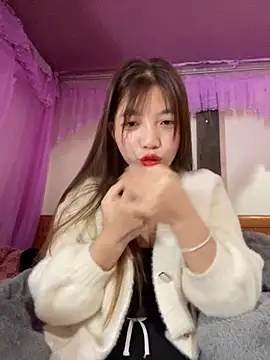 Snapshot of Zlienr023 chatting on November 19, 2025, 12:43 am Zlienr023 online show from November 19, 2025, 12:43 am