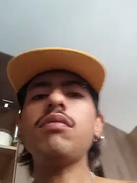 SkinniYamo online show from October 29, 2025, 3:22 pm