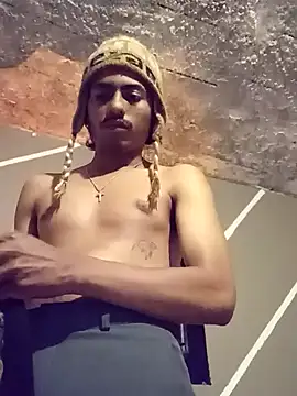 SkinniYamo online show from April 11, 2026, 2:41 am