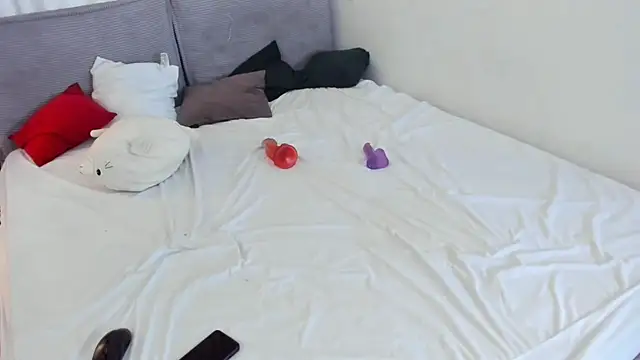 AvenGlow online show from April 19, 2026, 5:41 am