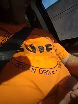 Snapshot of Tincho1051 chatting on March 9, 2026, 1:14 pm Tincho1051 online show from March 9, 2026, 1:14 pm