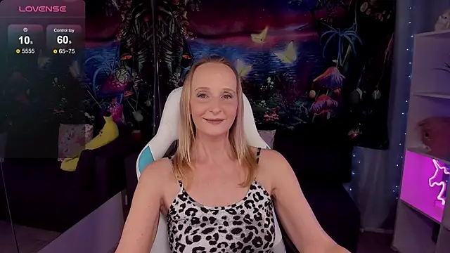 ScarlettPalmer online show from April 4, 2026, 12:01 pm