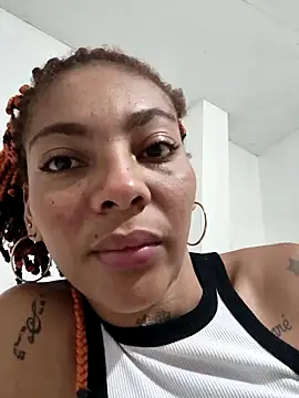 Snapshot of leona_sumiza chatting on October 28, 2025, 8:30 pm leona sumiza online show from October 28, 2025, 8:30 pm