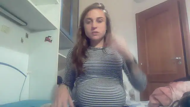 SinnEmily online show from December 18, 2025, 5:50 pm