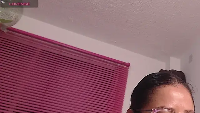 Emma Hotkiss online show from April 11, 2026, 2:19 am