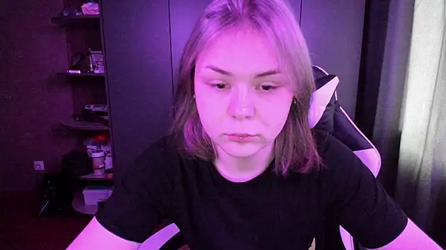 sophia lix online show from November 16, 2025, 4:39 am