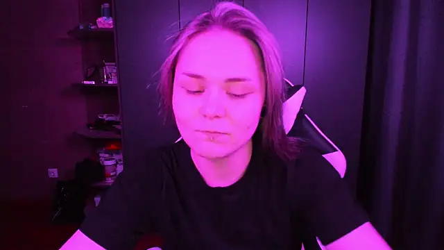 sophia lix online show from November 15, 2025, 1:59 pm