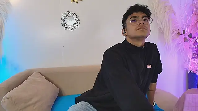 Snapshot of SexyAndresito22 chatting on November 5, 2025, 5:32 am SexyAndresito22 online show from November 5, 2025, 5:32 am