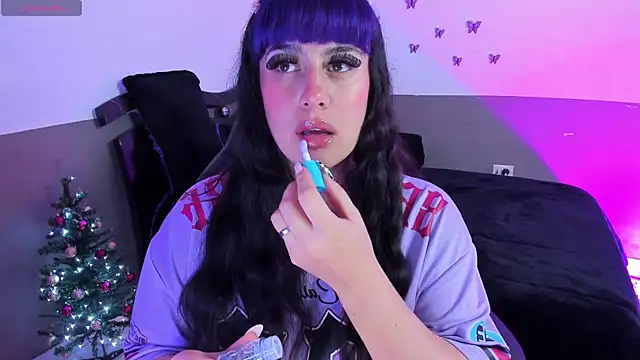 Snapshot of Monserrat_Cute_ chatting on November 28, 2025, 3:39 am Monserrat Cute online show from November 28, 2025, 3:39 am