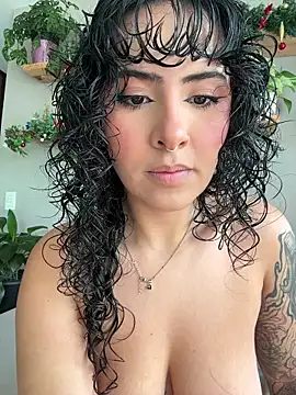 Snapshot of SugarTroubl33 chatting on December 19, 2025, 1:13 pm SugarTroubl33 online show from December 19, 2025, 1:13 pm