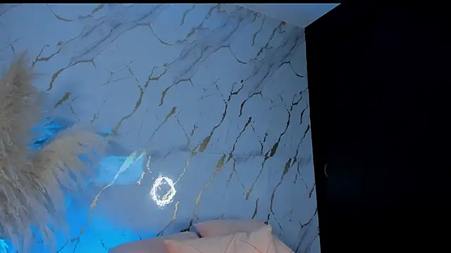 Julig01 online show from December 21, 2025, 11:05 pm