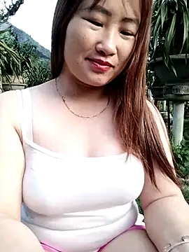 emini-xx online show from April 10, 2026, 11:34 pm