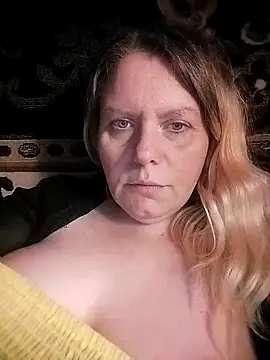 Lana-murr online show from December 18, 2025, 4:44 pm