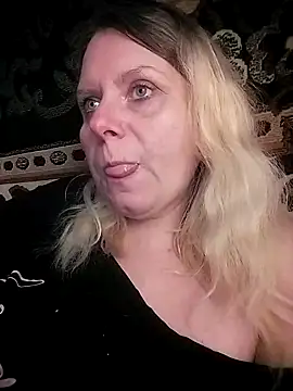 Lana-murr online show from December 16, 2025, 9:02 am