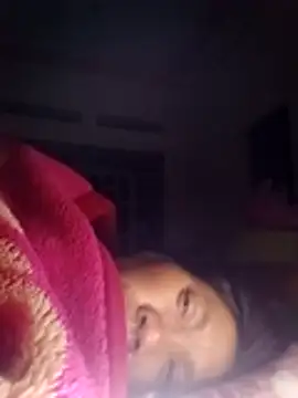 Snapshot of bella-la chatting on December 4, 2025, 10:53 pm bella-la online show from December 4, 2025, 10:53 pm