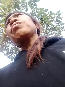 Snapshot of bella-la chatting on December 2, 2025, 9:22 am bella-la online show from December 2, 2025, 9:22 am