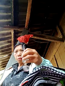 Snapshot of bella-la chatting on November 27, 2025, 8:37 am bella-la online show from November 27, 2025, 8:37 am