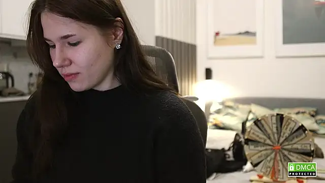 girl u never met online show from November 14, 2025, 5:27 pm