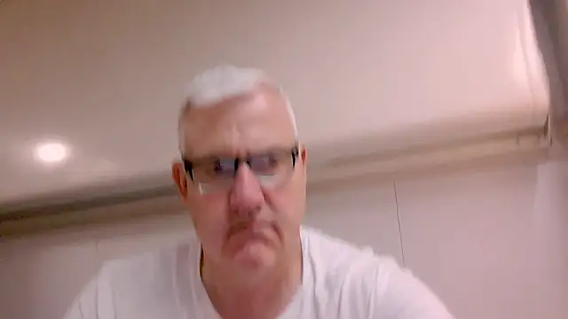 Snapshot of Diegoriv71 chatting on May 11, 2026, 12:12 am Diegoriv71 online show from May 11, 2026, 12:12 am