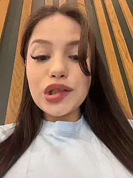 Kissy Moon online show from November 7, 2025, 3:16 pm