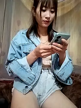 Snapshot of Em_xinh01 chatting on November 5, 2025, 12:52 pm Em xinh01 online show from November 5, 2025, 12:52 pm