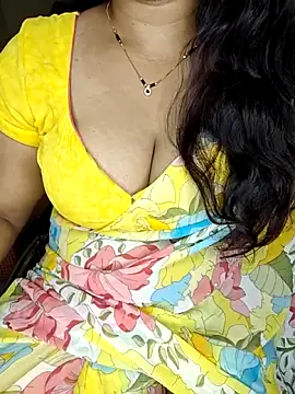 shreyareddy99 online show from April 20, 2026, 4:08 pm