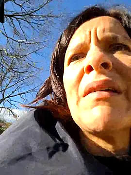 Piediniecollant online show from November 23, 2025, 8:46 am